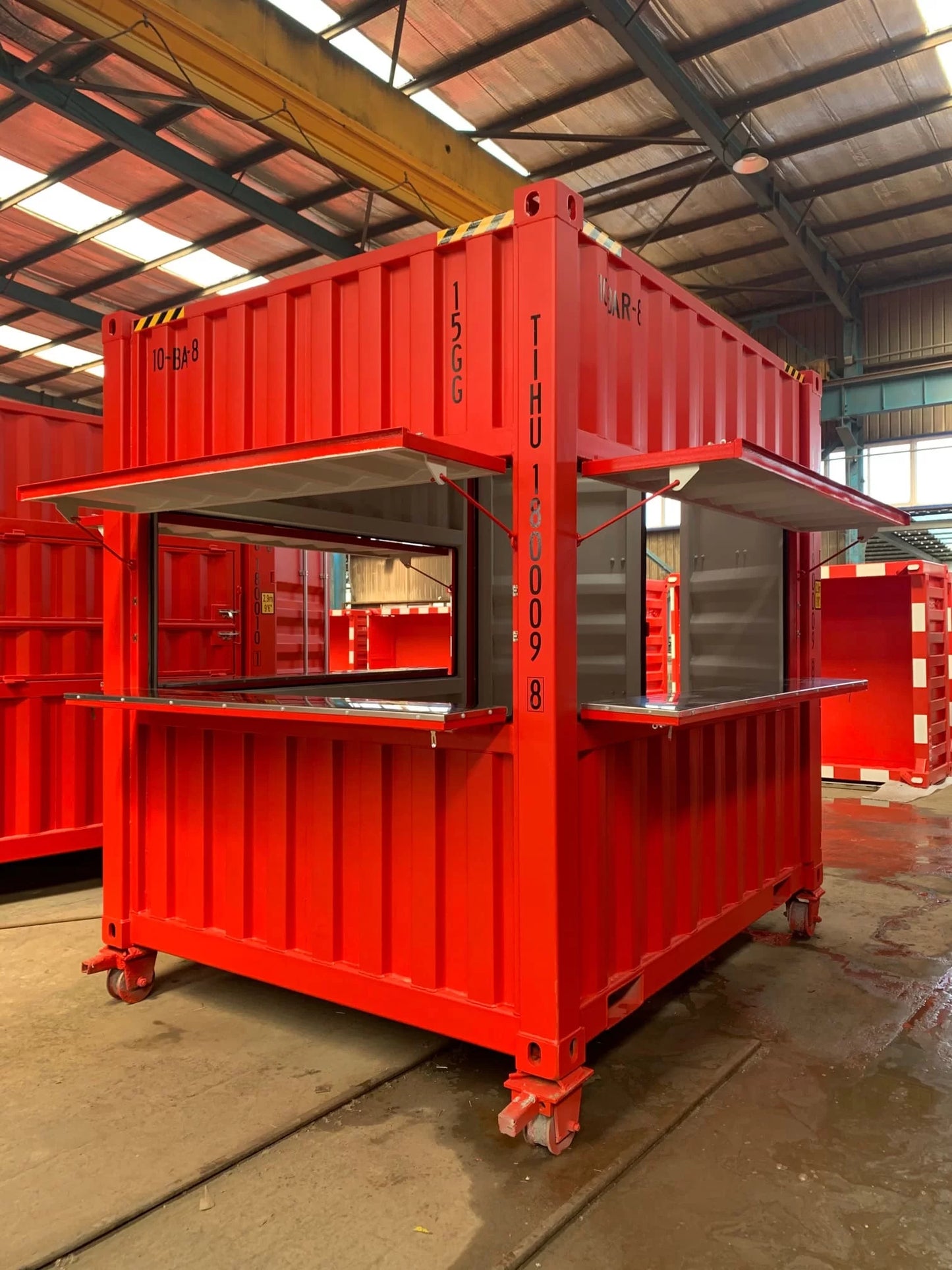 Contenedores marítimos High Cube de 3 m (10 pies) transformados en cafés