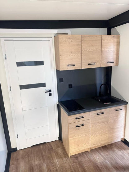 CONTENEDOR DE OFICINA CON BAÑO Y WC 6 X 2,5