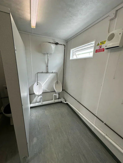 CONTENEDOR DE OFICINA 9,7 X 3 M CON SANITARIOS