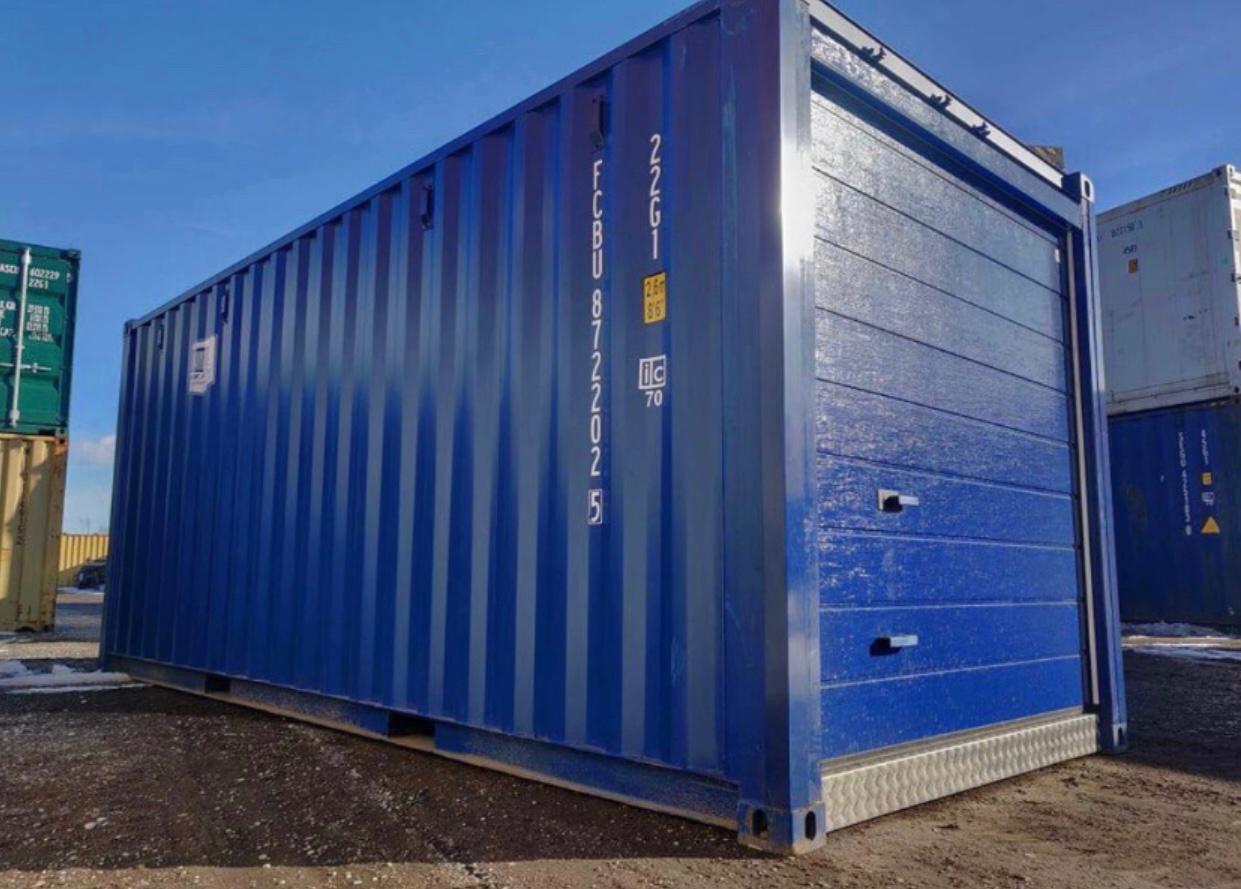 Contenedor 30 pies con puerta garaje azul