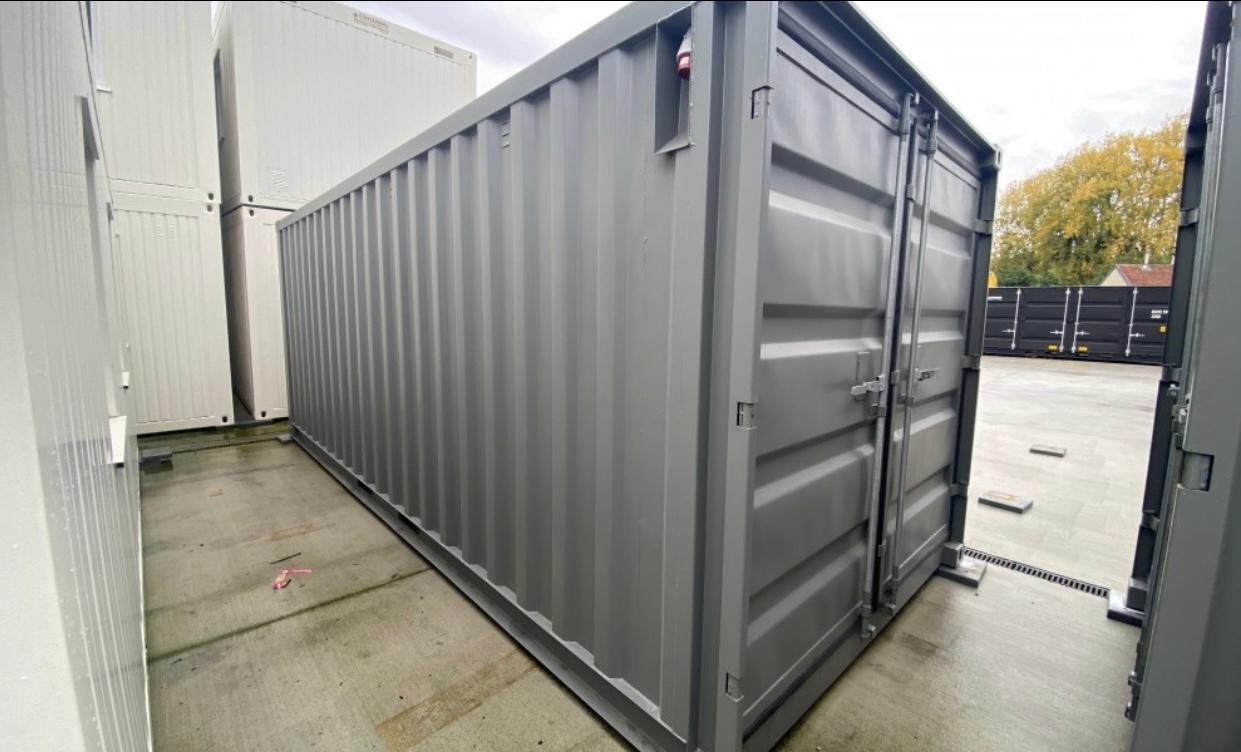 Contenedor 20 pies con puerta y ventana