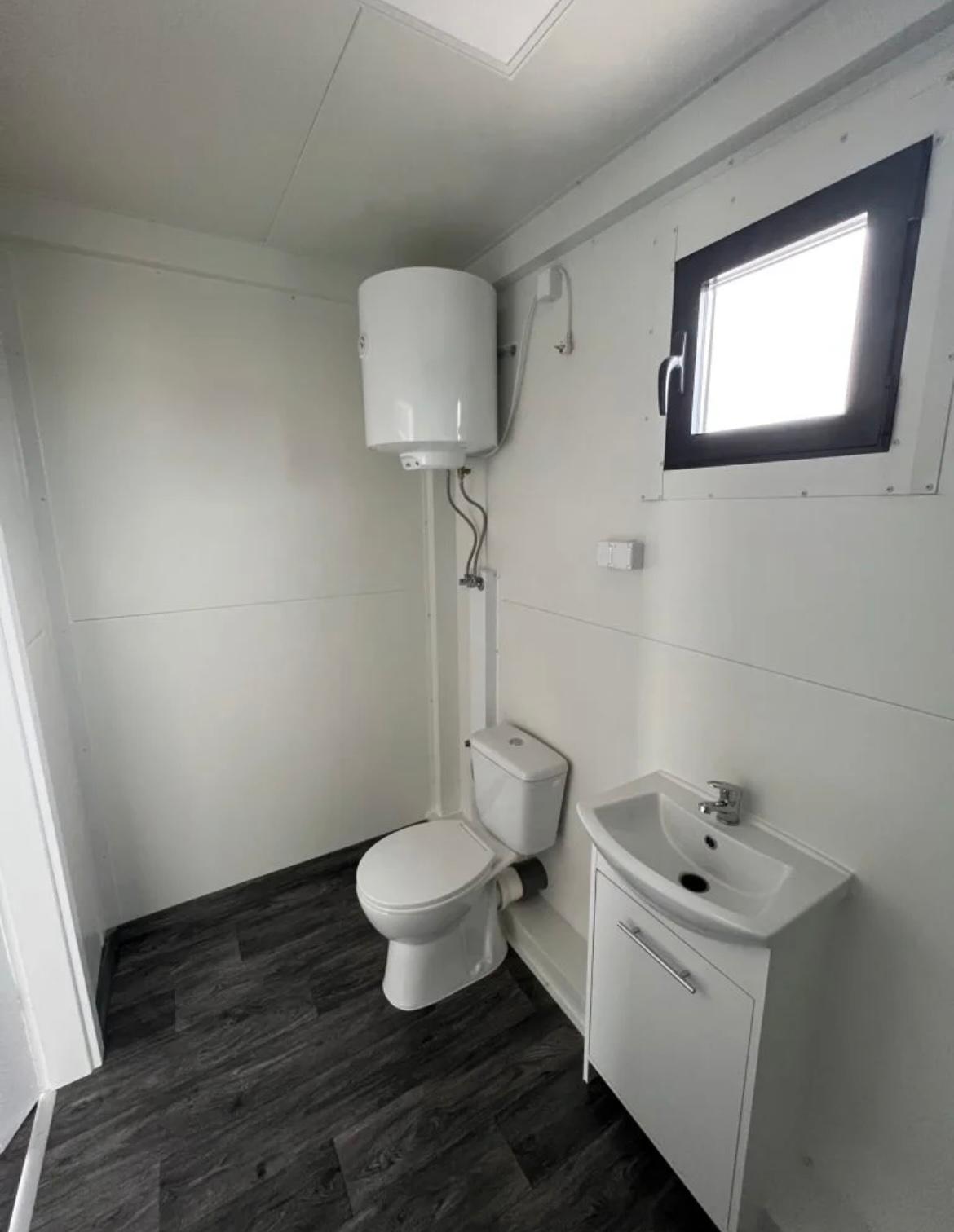Contenedor de oficina 8x3m
