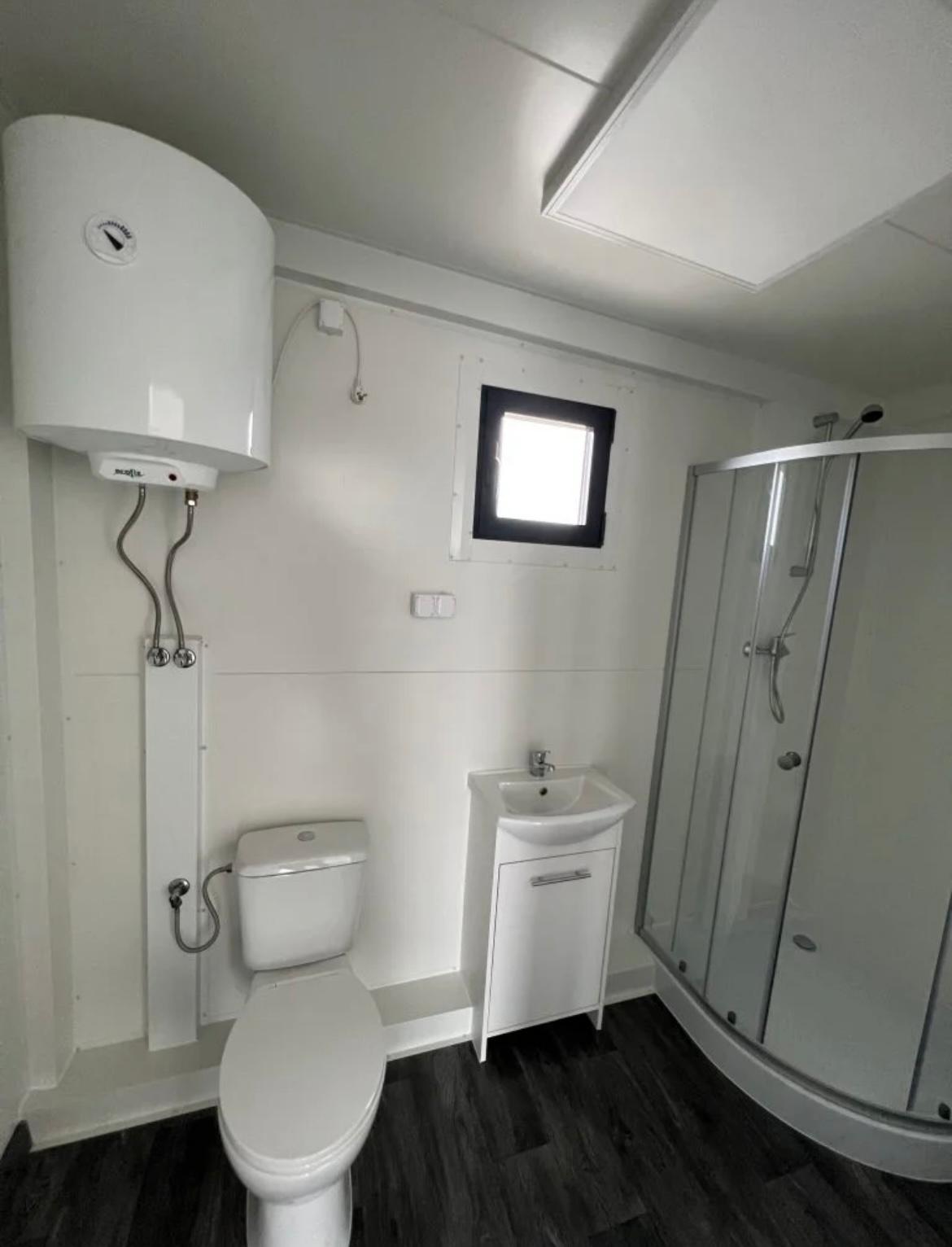 Contenedor de oficina 8x3m