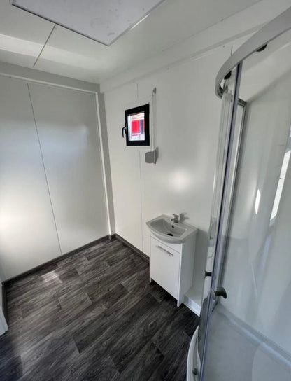 Contenedor de oficina 8x3m